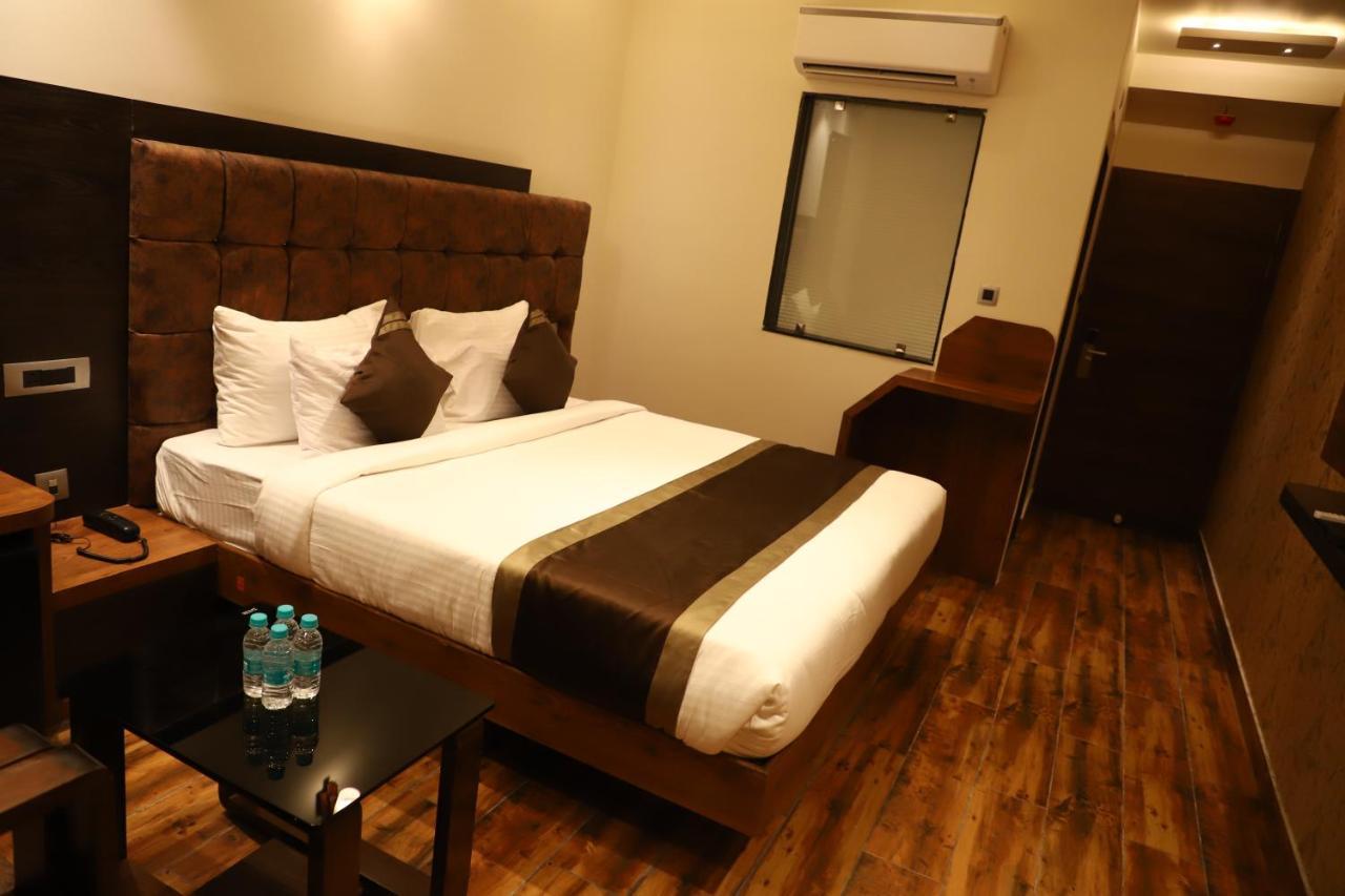 Hotel Emperio Grand Lucknow Exterior photo
