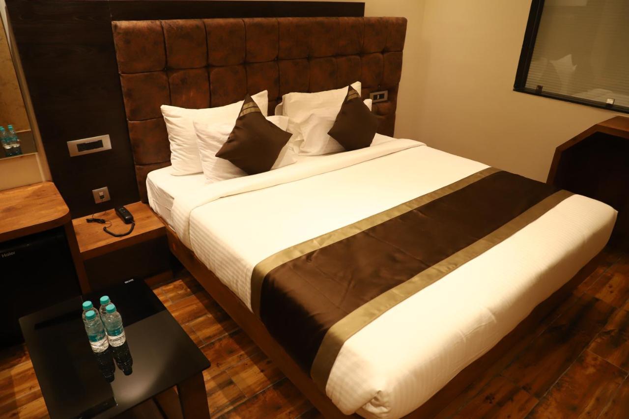 Hotel Emperio Grand Lucknow Exterior photo
